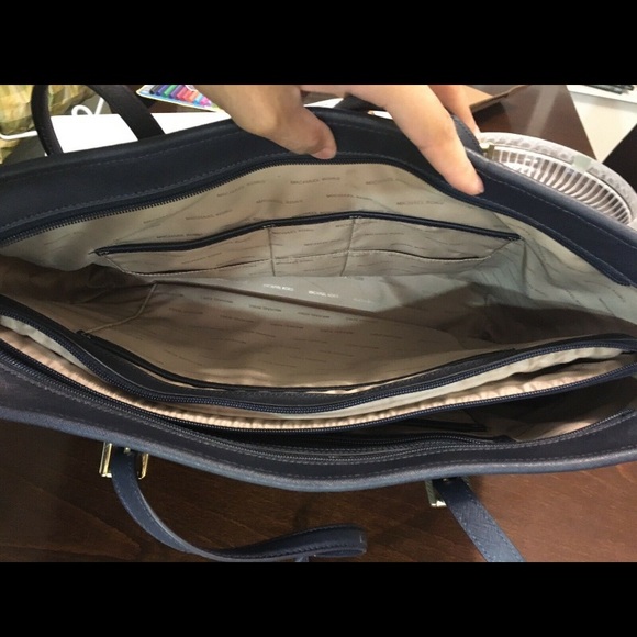 EUC Michael Kors Bag - Picture 3 of 4